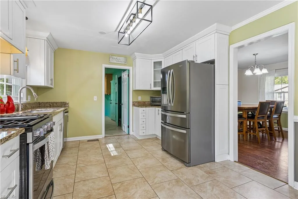 101 Azalea DR, YORKTOWN VA 23692 - Photo 5
