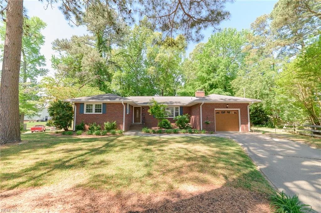 10 Lucerne CIR, NEWPORTNEWS VA 23606 - Photo 3