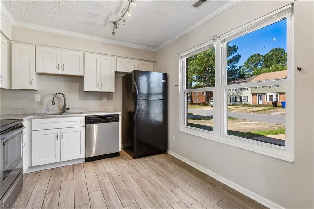 1112 Meadow Sage LN, VIRGINIABEACH VA 23464 - Photo 5