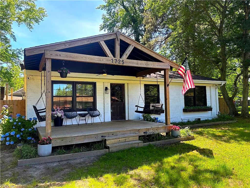 1725 Pike ST, Suffolk — 3 bed Residential, 1,025 sqft