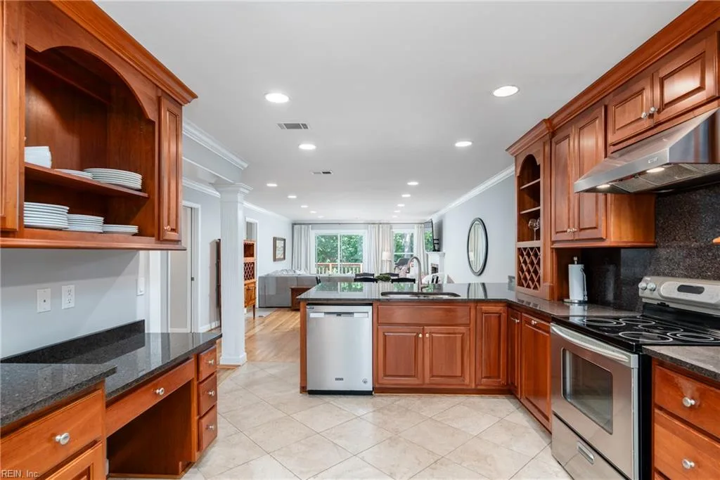 306 Archers Mead DR, WILLIAMSBURG VA 23185 - Photo 3