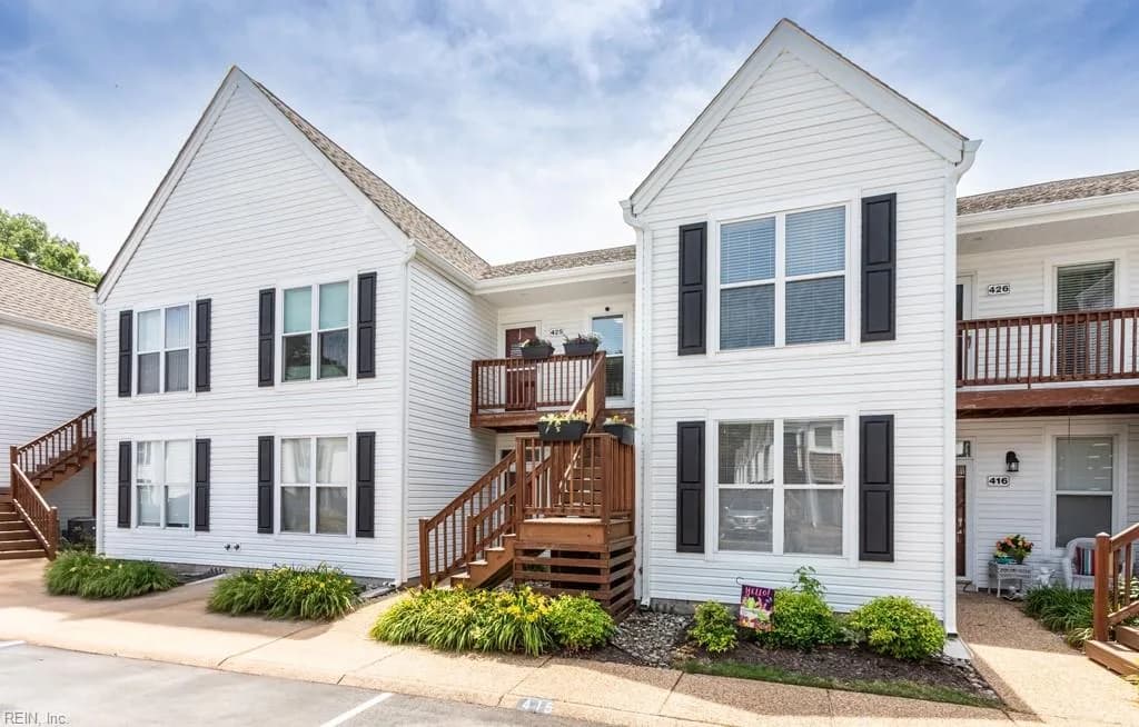 425 Persimmon DR, YORKTOWN VA 23693 - Photo 2