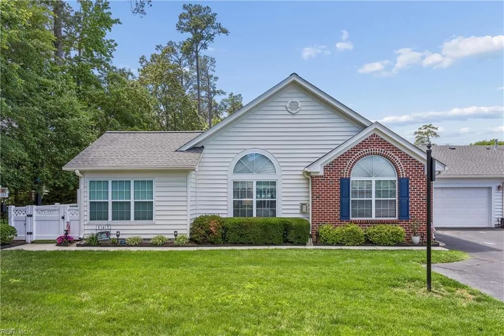 122 Garman LOOP, YORKTOWN VA 23690 - Main photo