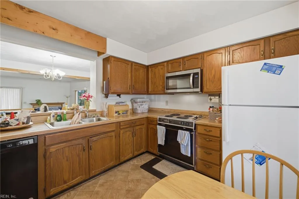 112 Inland View DR, NEWPORTNEWS VA 23603 - Photo 4