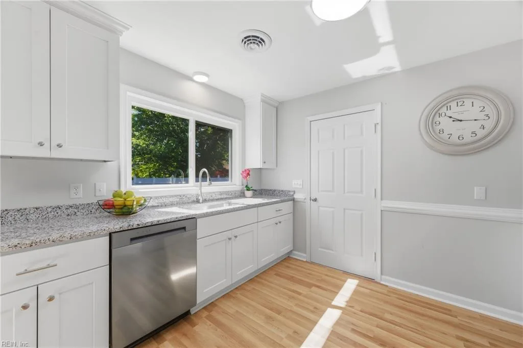 3 Marcella RD, HAMPTON VA 23666 - Photo 5