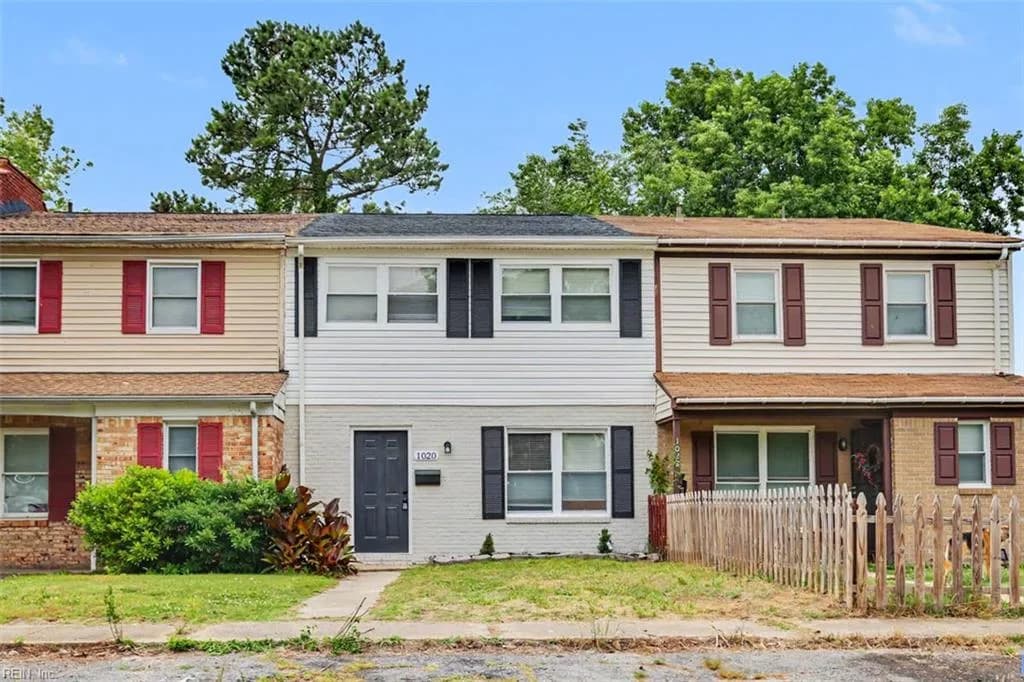 1020 Castle CT, CHESAPEAKE VA 23323 - Photo 3