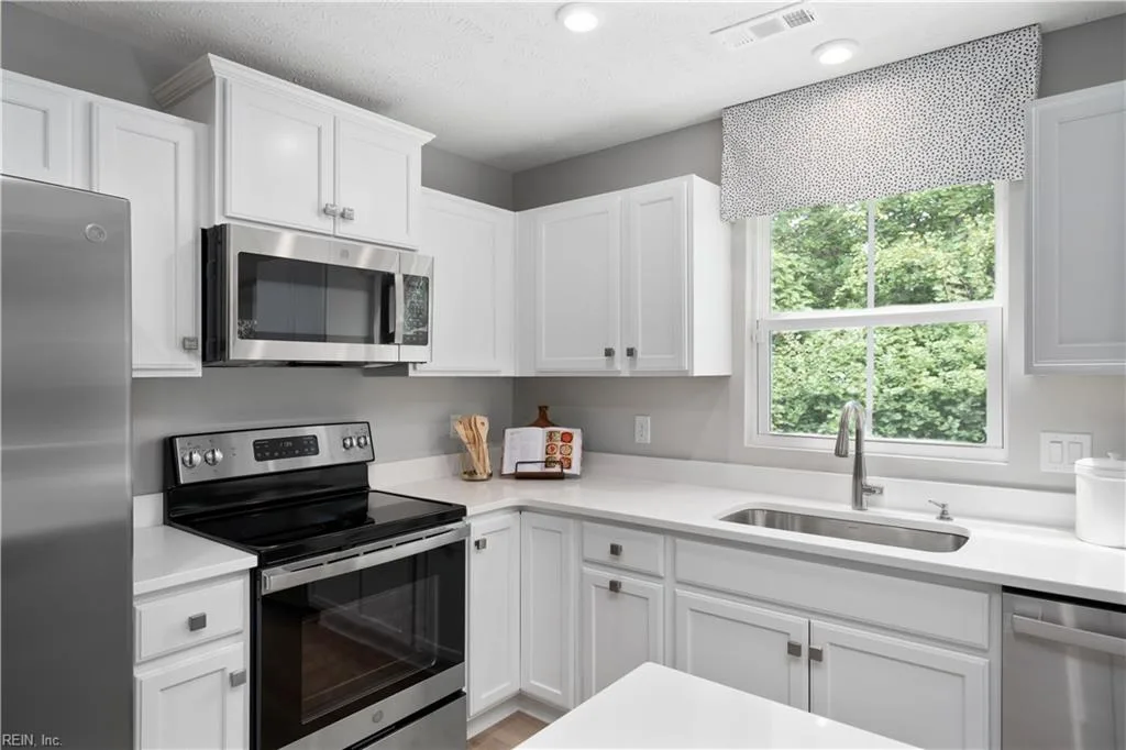 5039 Santoro RD, TOANO VA 23168 - Photo 5