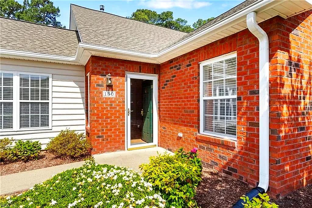 130 Villa DR, POQUOSON VA 23662 - Photo 3