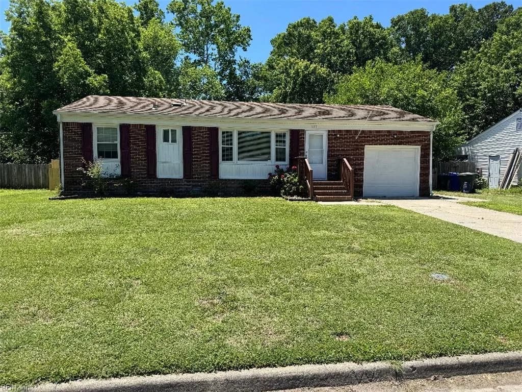 305 Mona DR, NEWPORTNEWS VA 23608 - Main photo