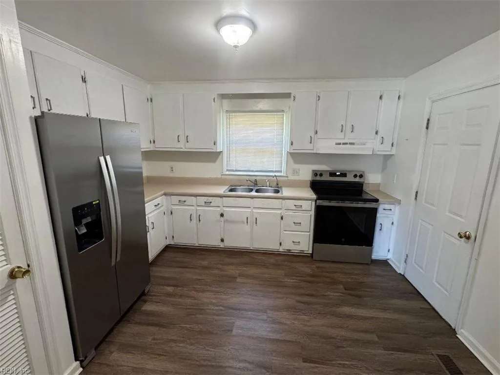 305 Mona DR, NEWPORTNEWS VA 23608 - Photo 4