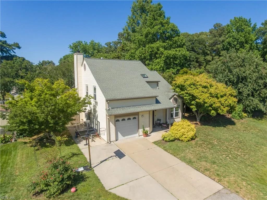 105 Kyle CIR, YORKTOWN VA 23693 - Photo 3