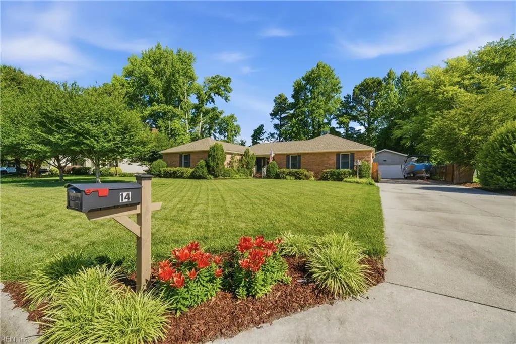 14 Valmoore DR, POQUOSON VA 23662