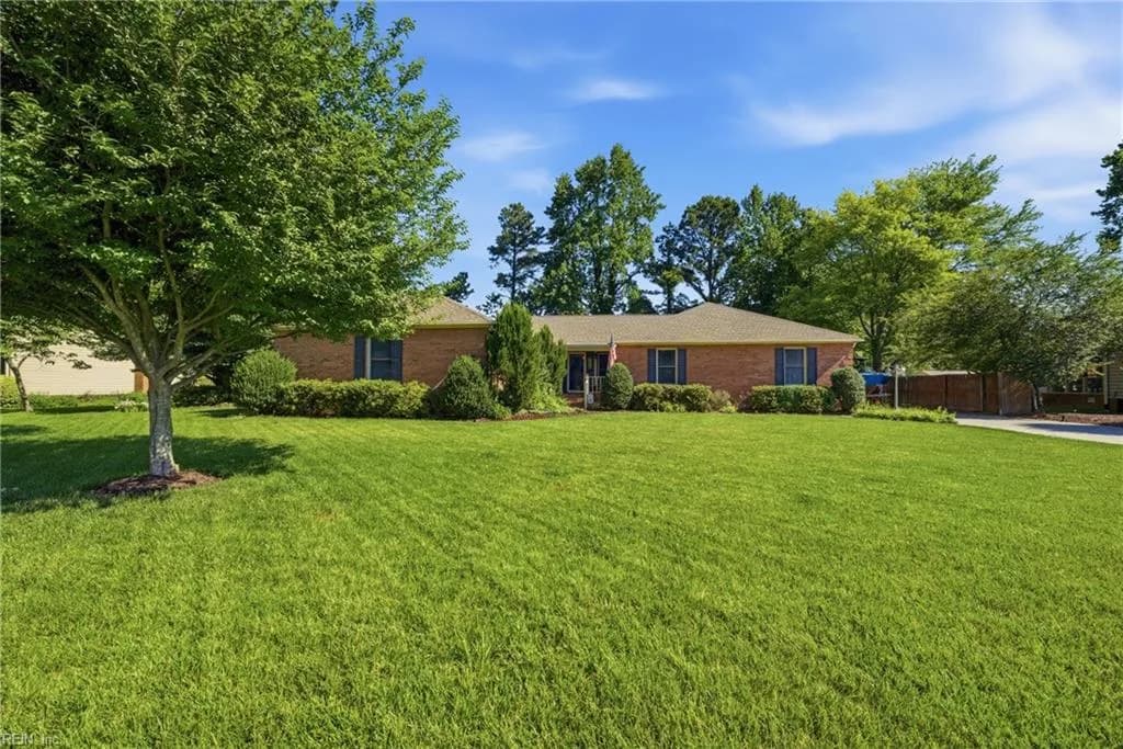 14 Valmoore DR, POQUOSON VA 23662 - Photo 3