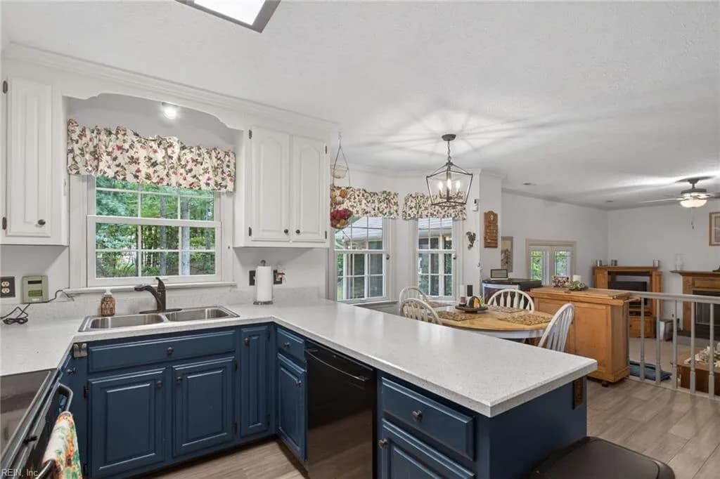 305 Patriot WAY, YORKTOWN VA 23693 - Photo 3