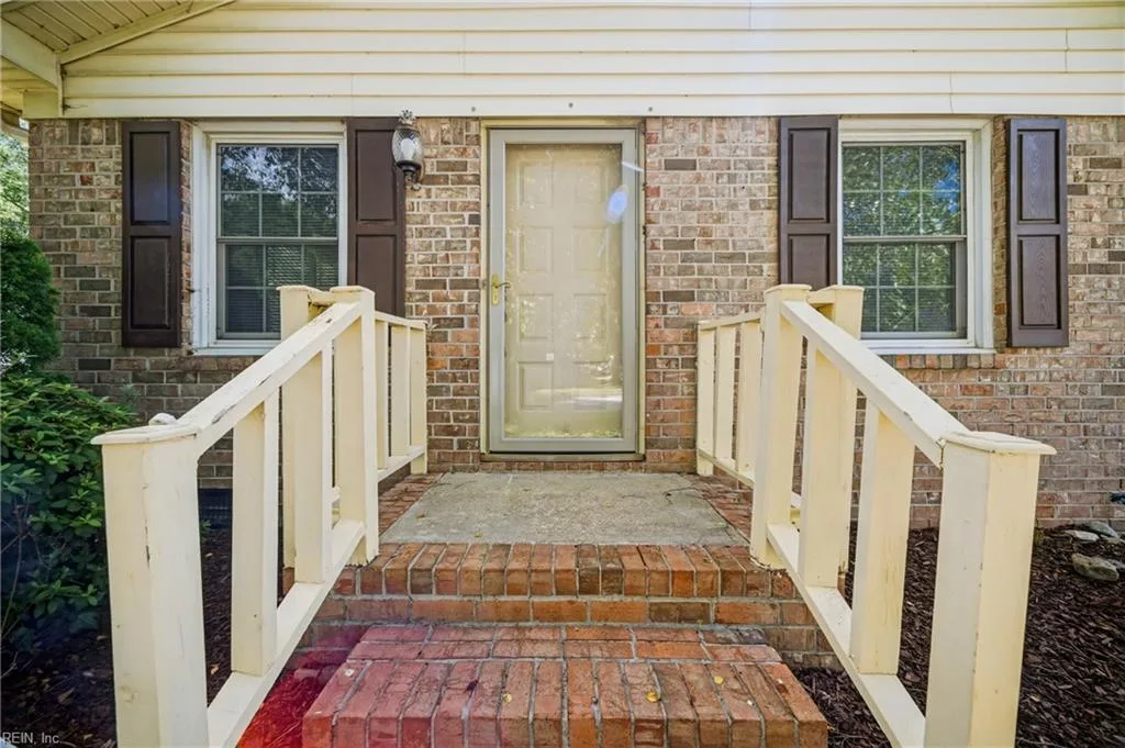 2917 Stratford DR, CHESAPEAKE VA 23321