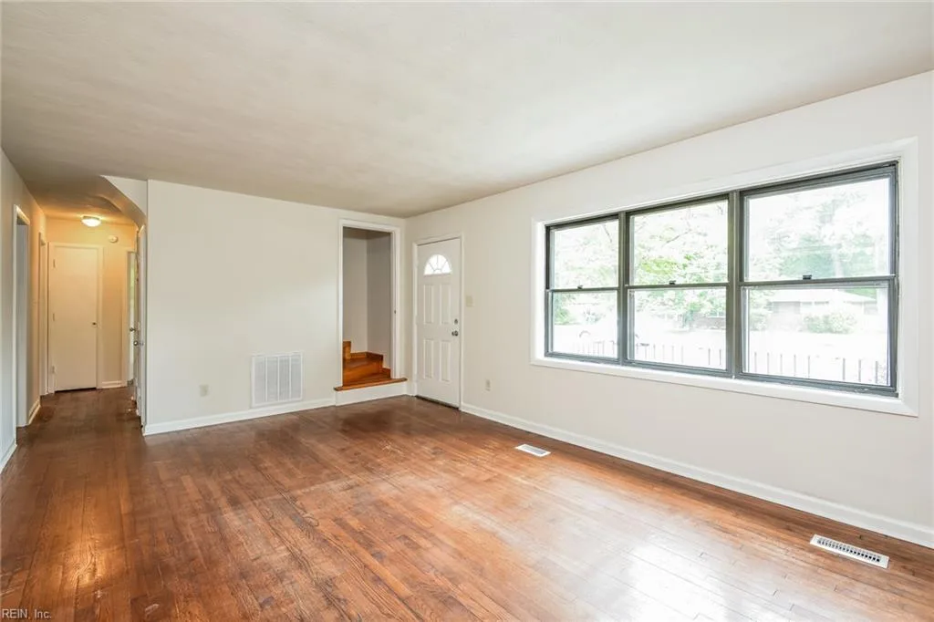 225 Thomas Nelson LN, WILLIAMSBURG VA 23185 - Photo 4
