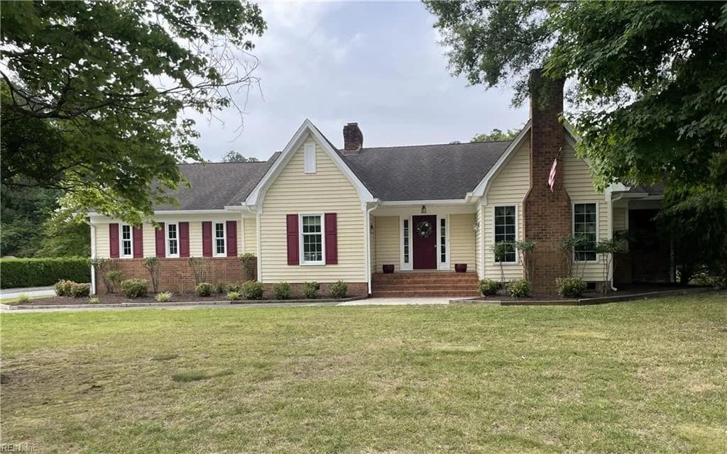101 Crescent DR, FRANKLIN VA 23851 - Main photo