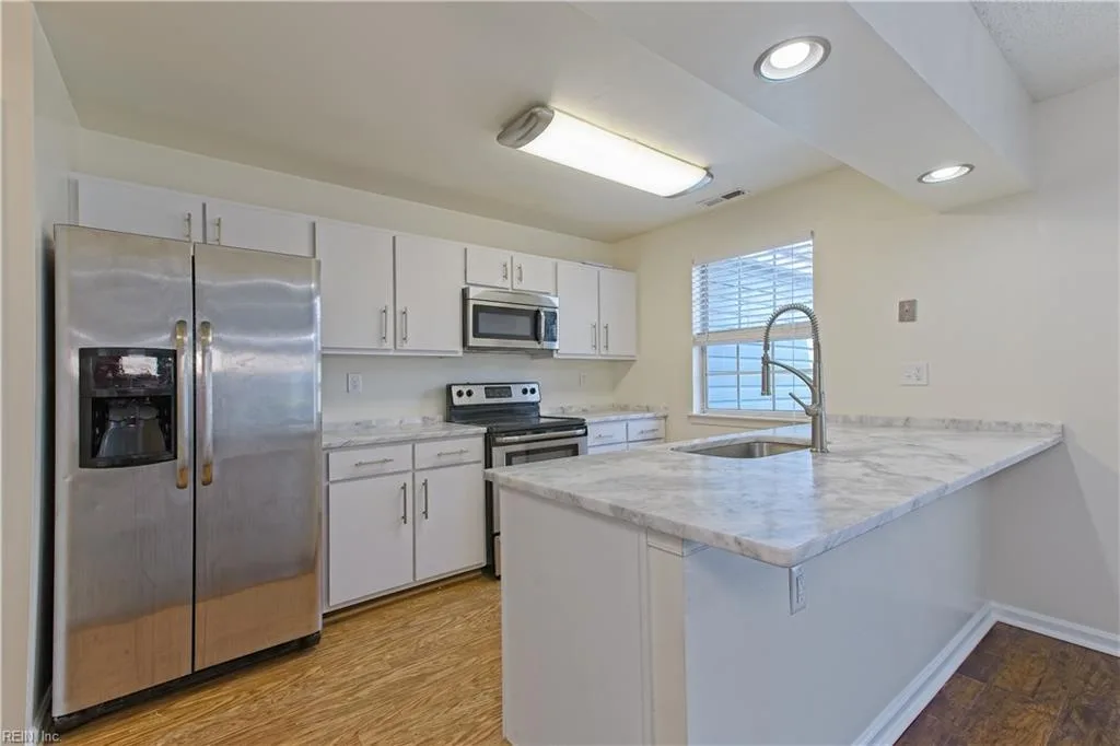 111 Castilian DR, VIRGINIABEACH VA 23462 - Photo 4