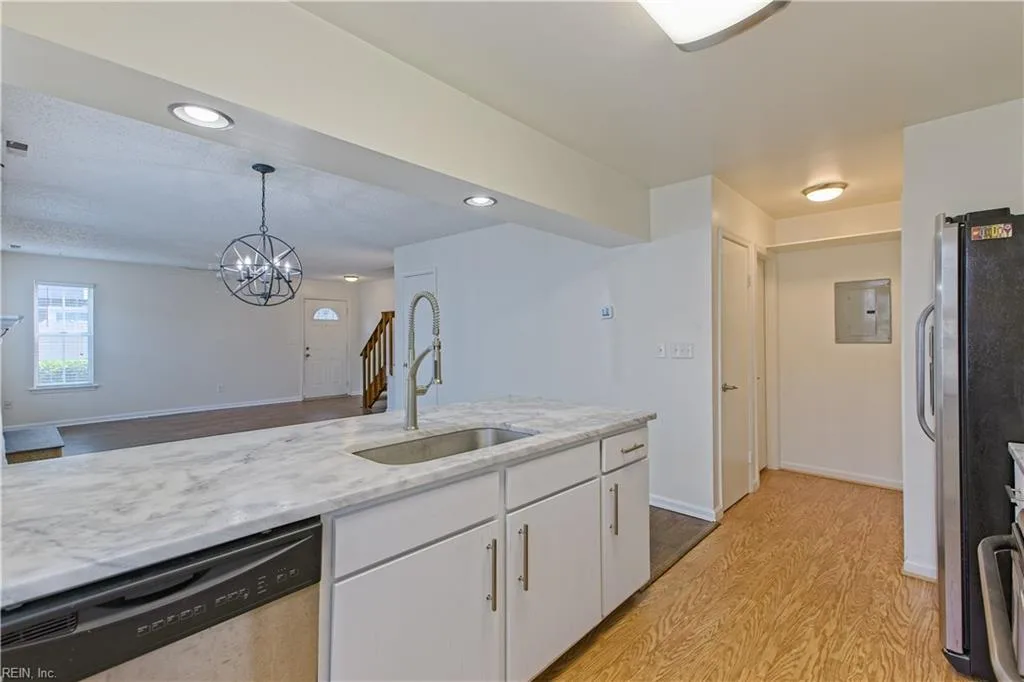 111 Castilian DR, VIRGINIABEACH VA 23462 - Photo 5