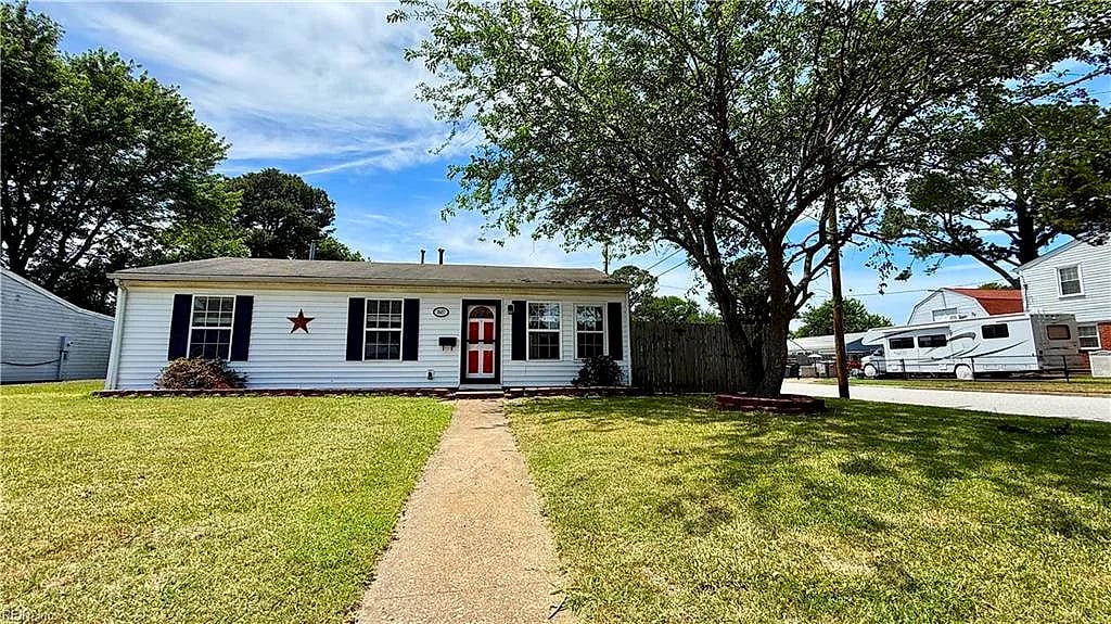 1607 Grimes RD, Hampton — 3 bed Residential, 912 sqft