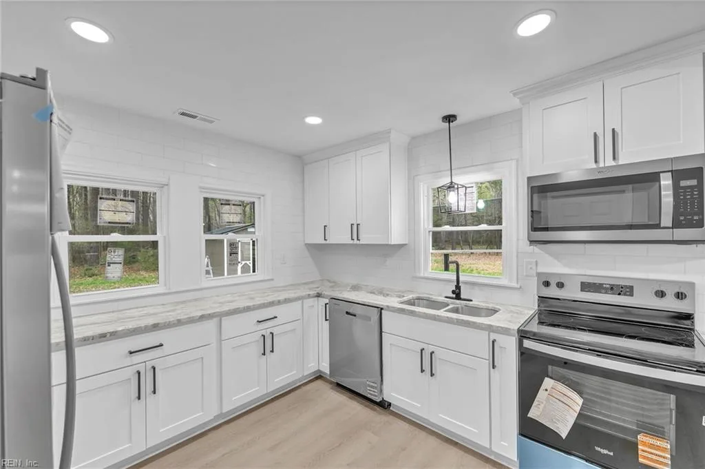 12050 Greenbrier LN, SMITHFIELD VA 23430 - Photo 2