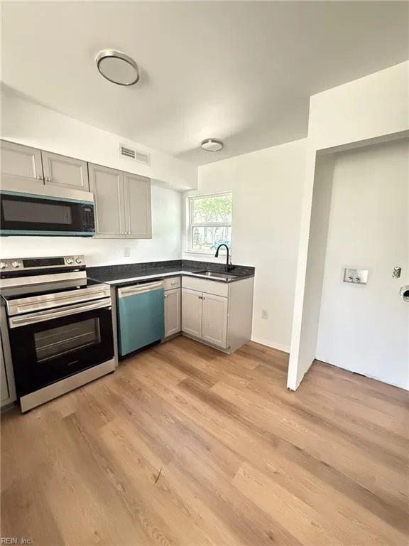 319 Main ST #8, WESTPOINT VA 23181 - Photo 5