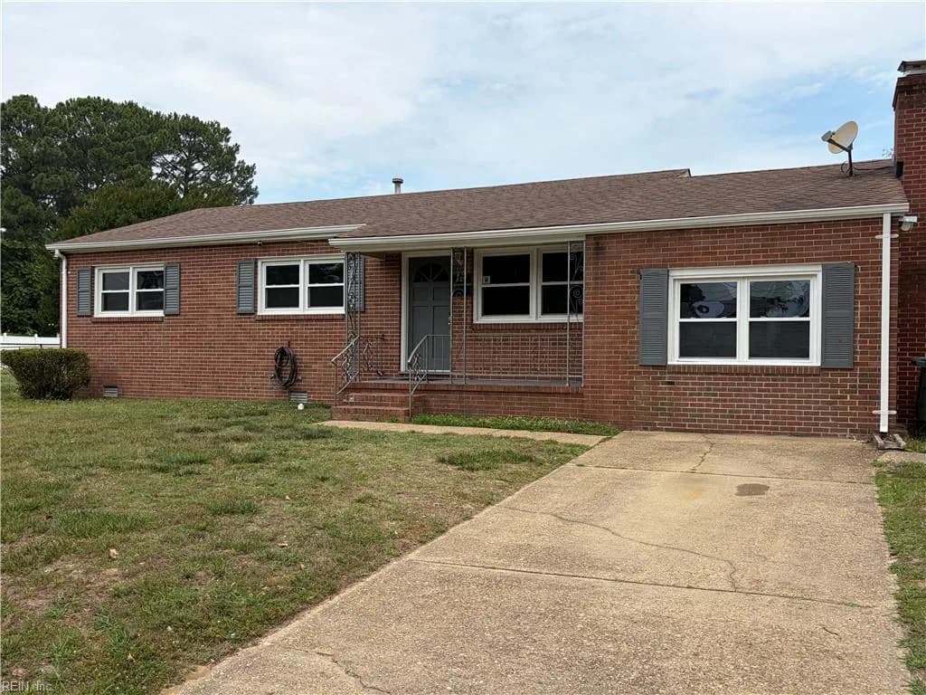 129 Pamela DR, HAMPTON VA 23666 - Photo 3