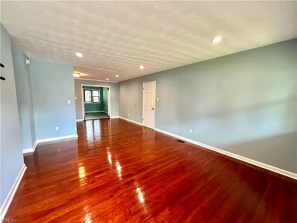 129 Pamela DR, HAMPTON VA 23666 - Photo 4