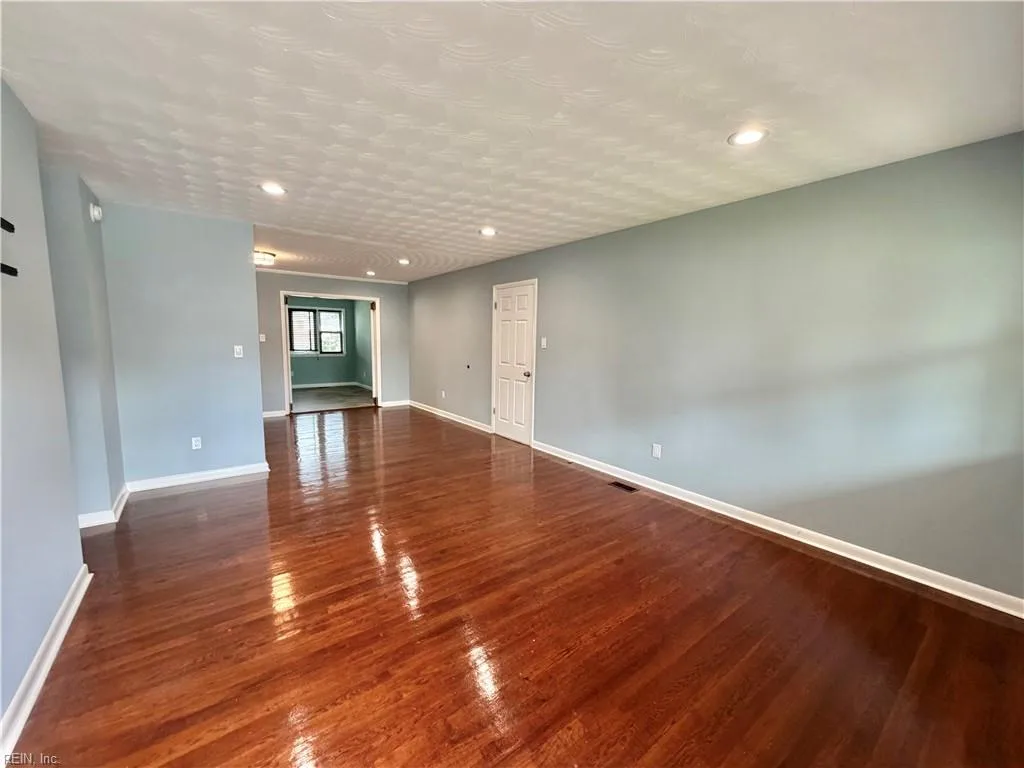 129 Pamela DR, HAMPTON VA 23666 - Photo 4