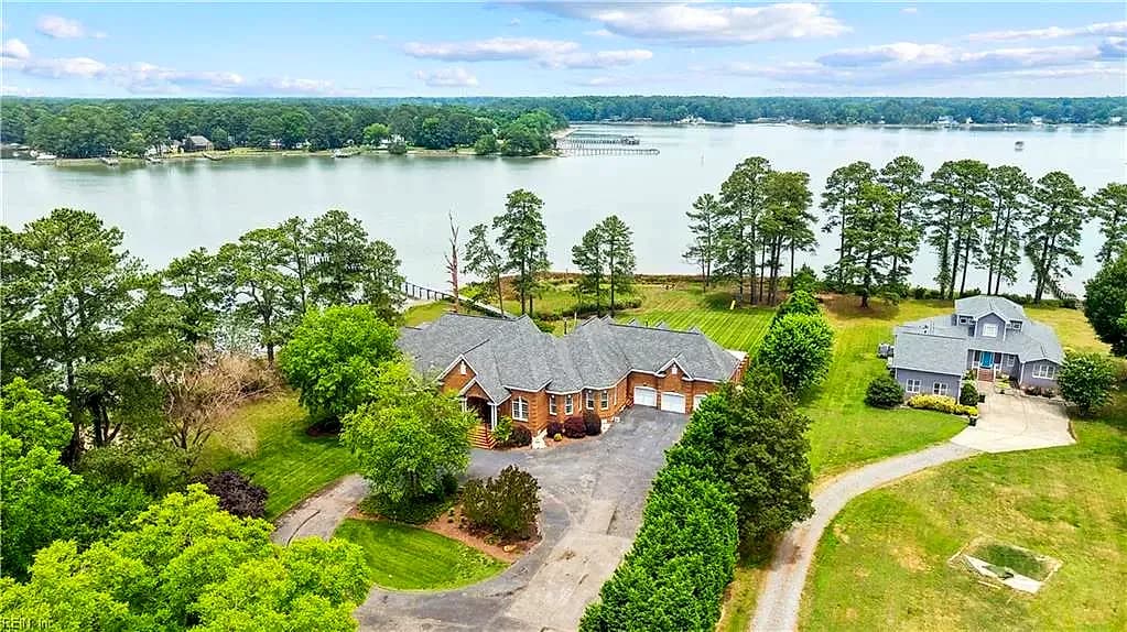 220 Olde Pond LN, YORKTOWN VA 23693 - Main photo