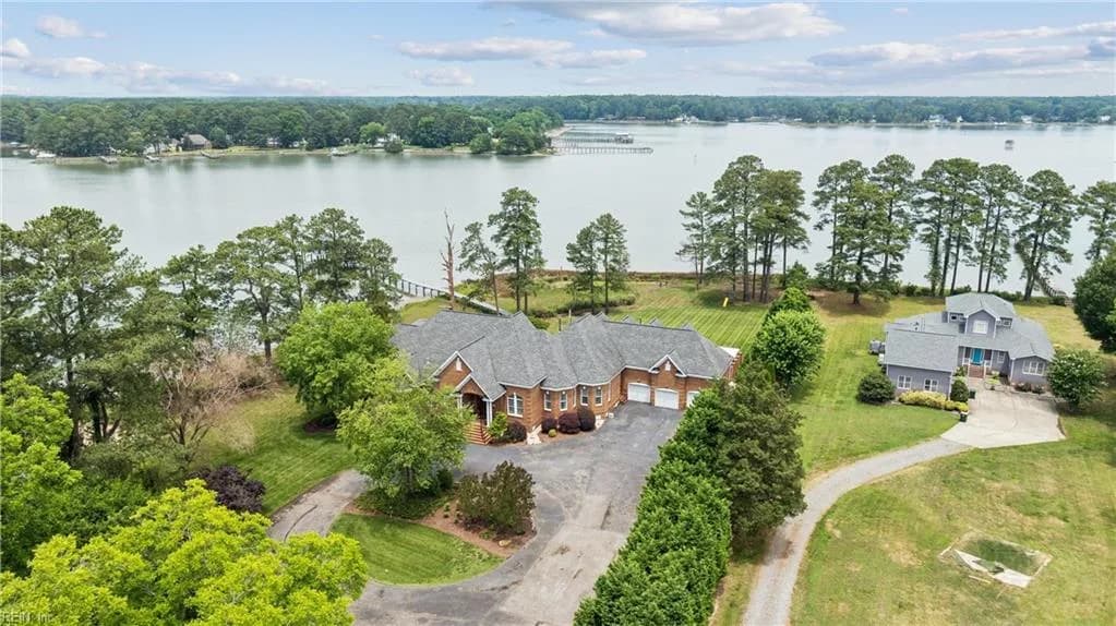 220 Olde Pond LN, YORKTOWN VA 23693 - Main photo