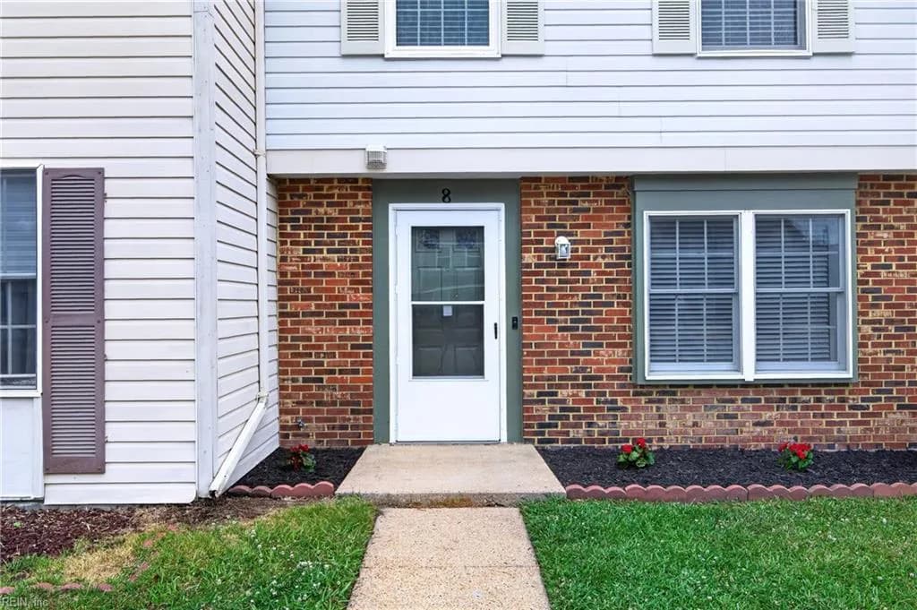 8 Lucinda CT, HAMPTON VA 23666 - Photo 4