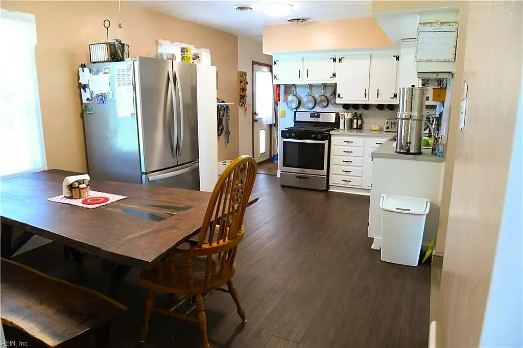 24129 Johnson AVE, WINDSOR VA 23487 - Photo 5