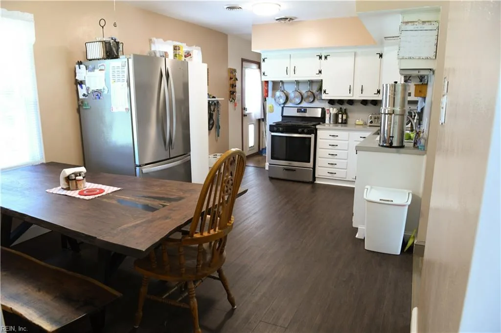 24129 Johnson AVE, WINDSOR VA 23487 - Photo 5