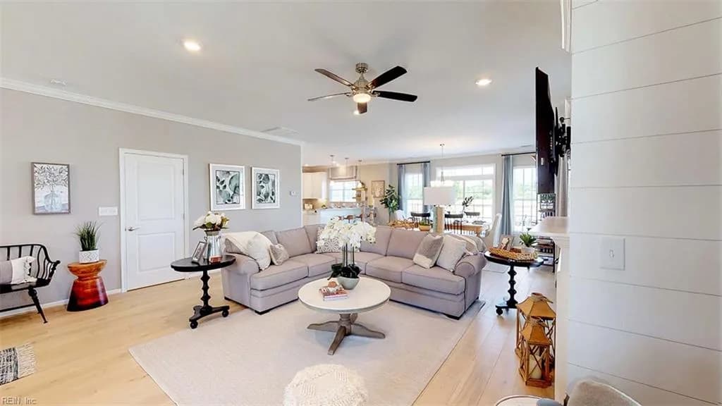 725 Crestfield DR, CHESAPEAKE VA 23320 - Photo 4