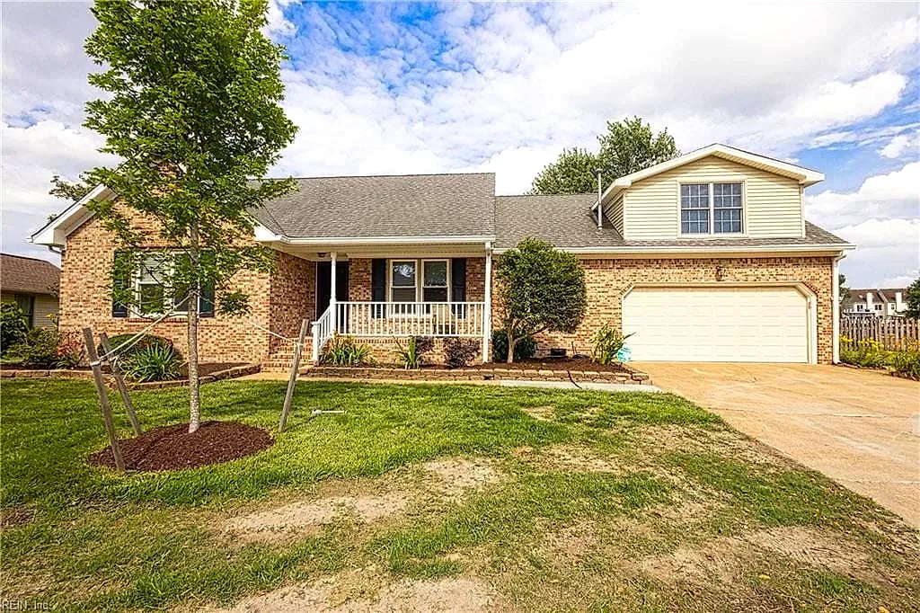 1104 Copper Stone CIR, Chesapeake — 4 bed Residential, 2,900 sqft