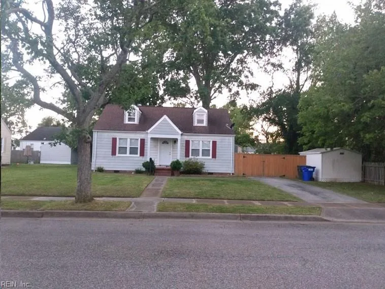 1371 E Norcova DR, NORFOLK VA 23502