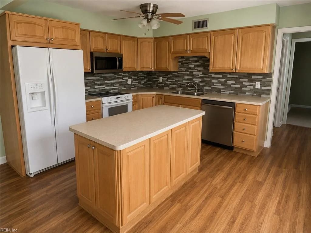 5465 Stewart DR, VIRGINIABEACH VA 23464 - Photo 3