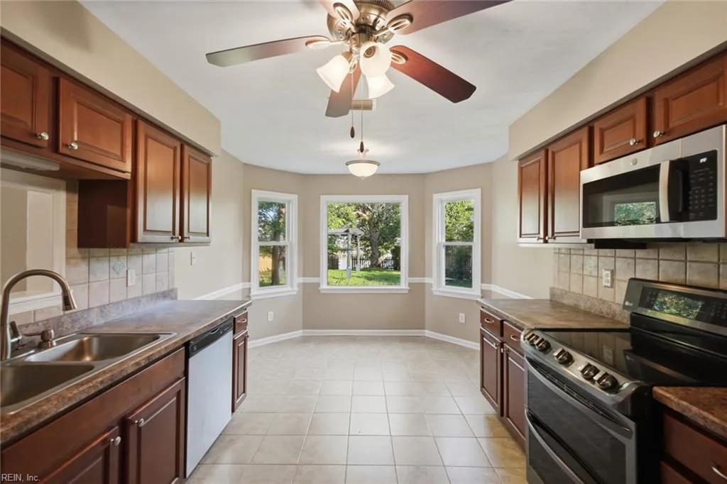 1897 Haviland DR, VIRGINIABEACH VA 23454 - Photo 4