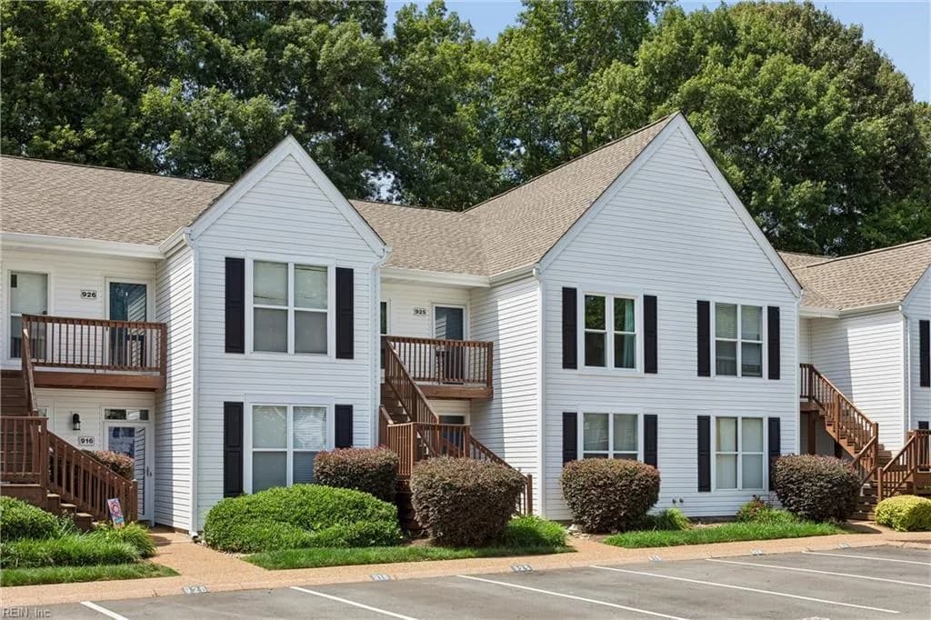 925 Ironwood DR, YORKTOWN VA 23693 - Photo 3