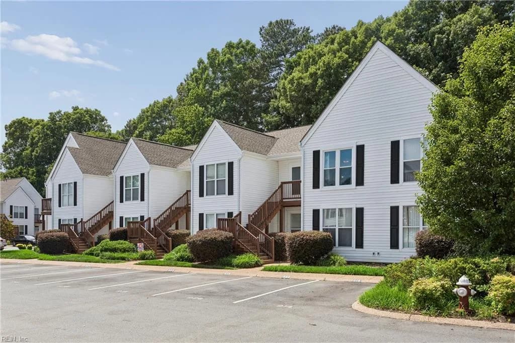 925 Ironwood DR, YORKTOWN VA 23693 - Photo 4