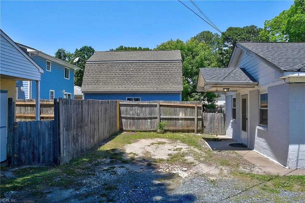8466 Radnor RD, NORFOLK VA 23503 - Photo 4