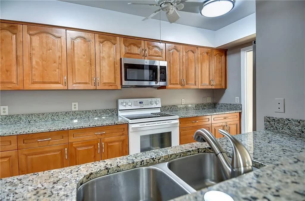 3966 Ocean Hills CT, VIRGINIABEACH VA 23451 - Photo 4