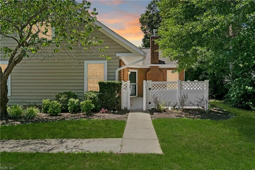 210 Timberline LOOP, YORKTOWN VA 23692 - Main photo