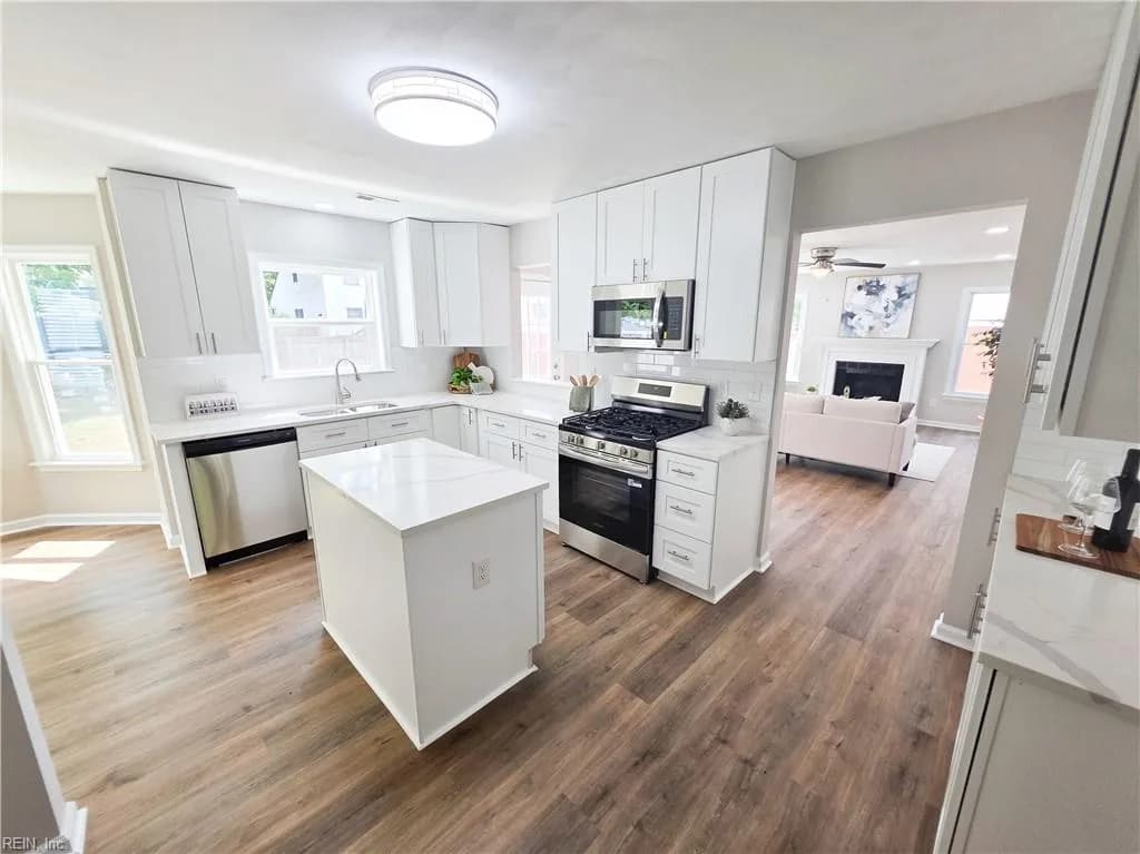 220 Upland DR, HAMPTON VA 23666 - Photo 4