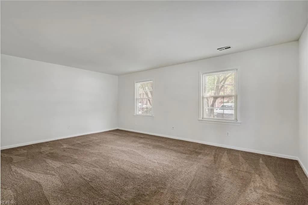 369 Circuit LN #A, NEWPORTNEWS VA 23608 - Photo 4