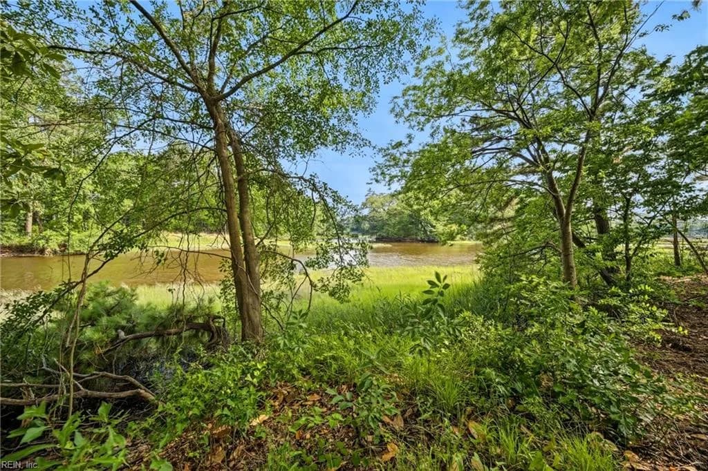 1030 MAINS CREEK RD, CHESAPEAKE VA 23320 - Photo 4