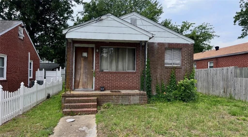18 E Kelly AVE, HAMPTON VA 23663 - Main photo