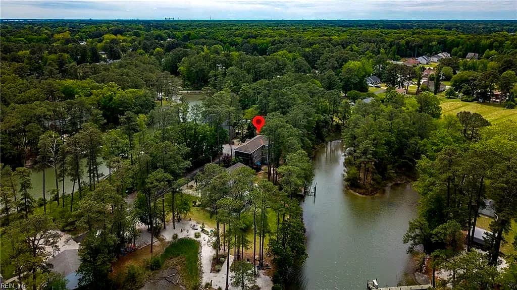 247 Hunts Neck RD, POQUOSON VA 23662 - Photo 2
