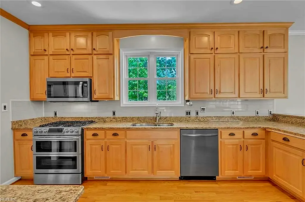 247 Hunts Neck RD, POQUOSON VA 23662 - Photo 5
